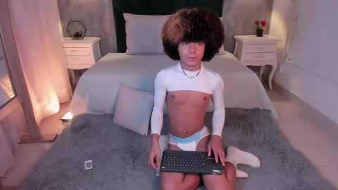  Alexis Etereo  online show from April 24, 2026, 8:00 pm