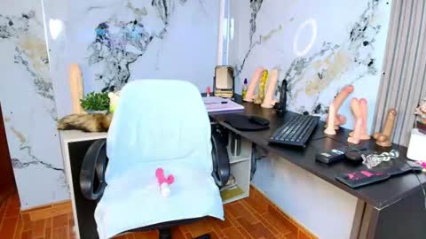 Snapshot of alixlong chatting on June 20, 2026, 1:30 am Alix online show from June 20, 2026, 1:30 am