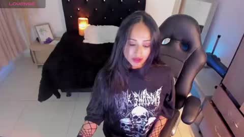 Snapshot of alizee__ chatting on July 9, 2026, 5:55 am Alizee online show from July 9, 2026, 5:55 am