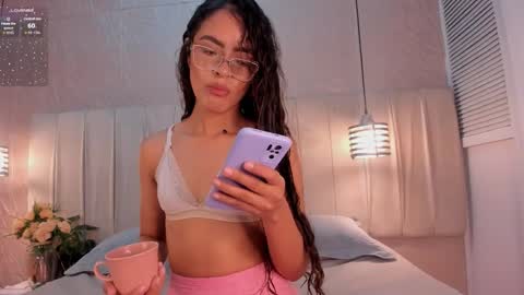 alizza_ online show from September 15, 2025, 11:43 am