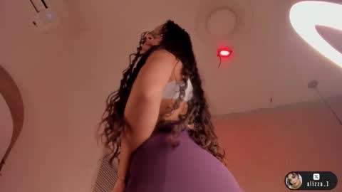 alizza_ online show from November 29, 2025, 11:57 am