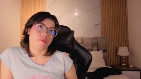 Snapshot of alkivamoon chatting on June 7, 2026, 6:55 pm alkivamoon online show from June 7, 2026, 6:55 pm