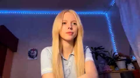 Snapshot of allegralenherr chatting on November 17, 2025, 3:18 pm Lina online show from November 17, 2025, 3:18 pm