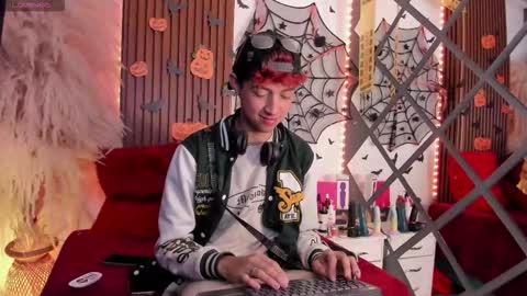 Snapshot of allen_starck chatting on October 15, 2025, 2:11 am Allen online show from October 15, 2025, 2:11 am