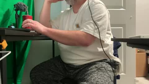 Snapshot of allergictochat chatting on January 20, 2025, 8:40 pm Allergictolove online show from January 20, 2025, 8:40 pm