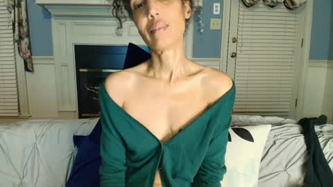 Snapshot of allgood4u chatting on October 5, 2025, 3:27 am wishlist on bio online show from October 5, 2025, 3:27 am