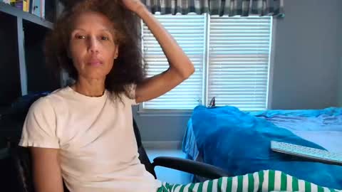 Snapshot of allgood4u chatting on November 1, 2025, 9:06 pm wishlist on bio online show from November 1, 2025, 9:06 pm