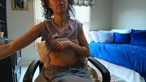 Snapshot of allgood4u chatting on November 20, 2025, 7:35 pm wishlist on bio online show from November 20, 2025, 7:35 pm