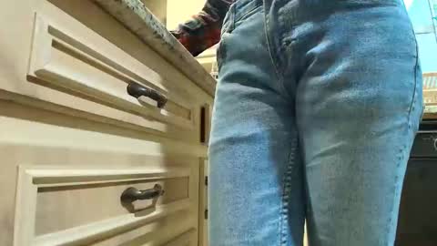 Snapshot of allgood4u chatting on November 25, 2025, 6:52 pm wishlist on bio online show from November 25, 2025, 6:52 pm