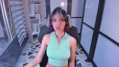 Snapshot of allicerosero chatting on November 8, 2025, 4:01 am Allice online show from November 8, 2025, 4:01 am