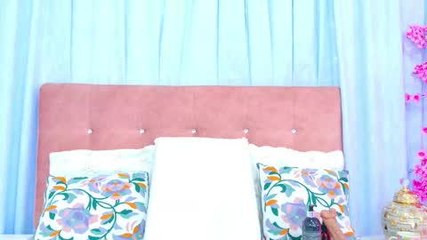 Allicia online show from November 15, 2025, 7:10 pm