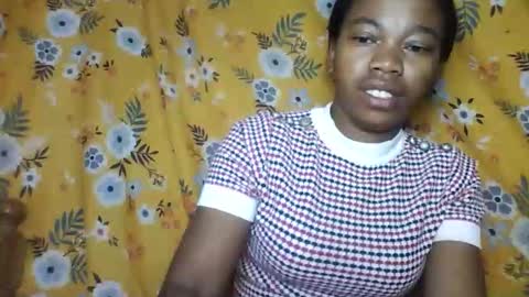 Snapshot of alliciax632770q chatting on June 2, 2026, 1:40 am alliciax632770q online show from June 2, 2026, 1:40 am