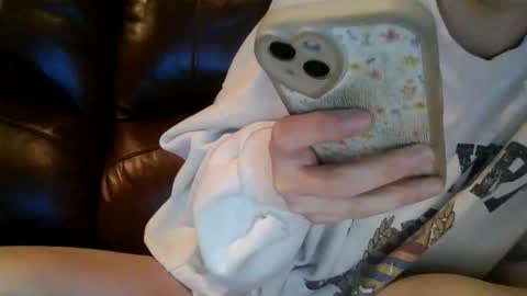 Snapshot of alliebearx chatting on November 2, 2025, 4:31 pm alliebearx online show from November 2, 2025, 4:31 pm
