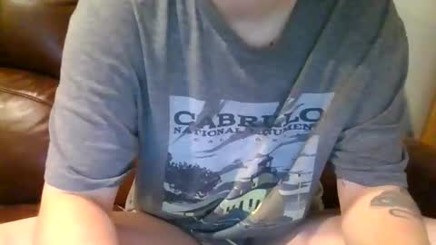 Snapshot of alliebearx chatting on November 12, 2025, 5:02 pm alliebearx online show from November 12, 2025, 5:02 pm