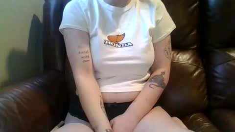 alliebearx online show from December 17, 2025, 5:08 pm