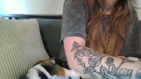 alliebearx online show from April 27, 2026, 8:07 pm