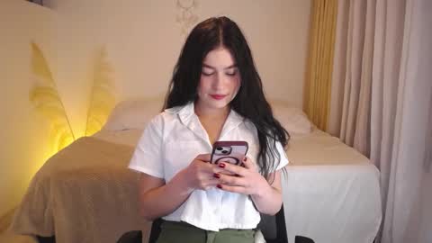 Snapshot of allierose_ chatting on January 8, 2026, 4:31 pm Allie online show from January 8, 2026, 4:31 pm