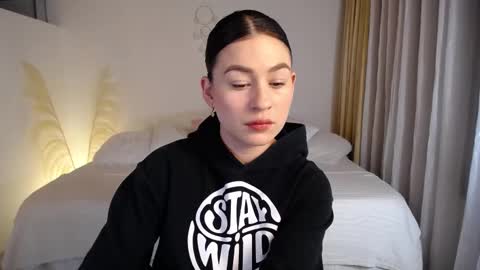 Snapshot of allierose_ chatting on January 13, 2026, 11:21 pm Allie online show from January 13, 2026, 11:21 pm