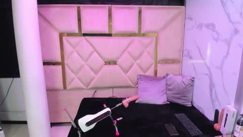 allison_69ts online show from March 14, 2026, 2:17 am