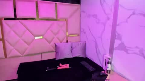 allison_69ts online show from March 16, 2026, 1:22 am