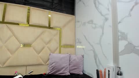 allison_69ts online show from March 17, 2026, 2:27 am