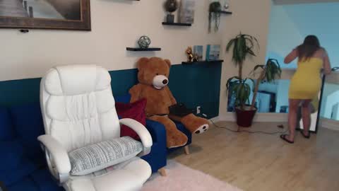 Snapshot of allison_hill19 chatting on October 28, 2025, 7:05 pm Alli online show from October 28, 2025, 7:05 pm