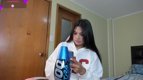 Snapshot of allison_love chatting on January 17, 2025, 4:17 am allison online show from January 17, 2025, 4:17 am