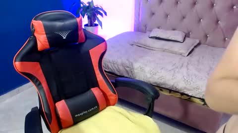 Snapshot of allisonlove_88 chatting on January 18, 2025, 6:03 am ALLISON online show from January 18, 2025, 6:03 am