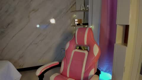 Snapshot of allisonpalmer chatting on February 20, 2025, 2:13 pm Allison Palmer online show from February 20, 2025, 2:13 pm