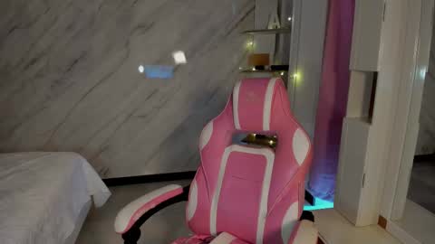 Snapshot of allisonpalmer chatting on March 2, 2025, 2:43 pm Allison Palmer online show from March 2, 2025, 2:43 pm