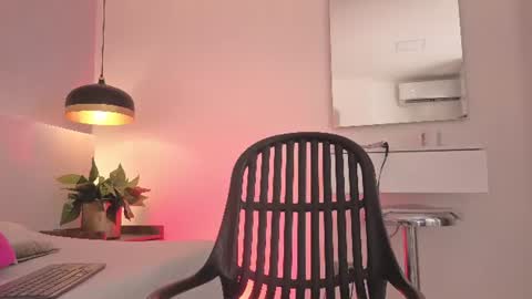 Snapshot of allisonroberts_ chatting on June 28, 2026, 1:50 pm Alli online show from June 28, 2026, 1:50 pm