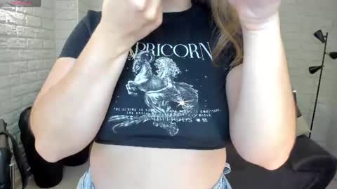 Snapshot of allisonrogersx chatting on July 2, 2026, 10:32 am Allison Rogers online show from July 2, 2026, 10:32 am