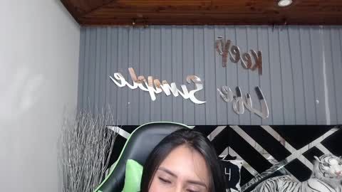 Snapshot of allisson_a chatting on February 7, 2025, 6:24 am Allisson online show from February 7, 2025, 6:24 am