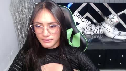 Snapshot of allisson_a chatting on February 14, 2025, 6:23 am Allisson online show from February 14, 2025, 6:23 am