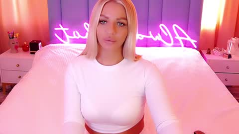 Snapshot of allwayshottt chatting on December 16, 2024, 5:38 am AlwaysHot online show from December 16, 2024, 5:38 am