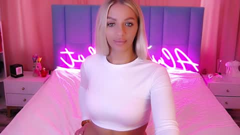 Snapshot of allwayshottt chatting on January 8, 2025, 4:23 am AlwaysHot online show from January 8, 2025, 4:23 am