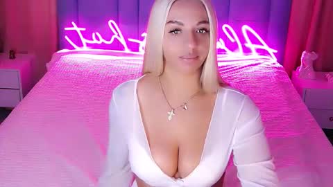 Snapshot of allwayshottt chatting on September 12, 2025, 2:11 am AlwaysHot online show from September 12, 2025, 2:11 am