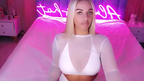 Snapshot of allwayshottt chatting on November 19, 2025, 2:22 am AlwaysHot online show from November 19, 2025, 2:22 am