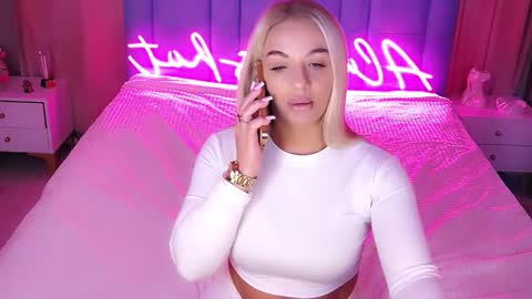 Snapshot of allwayshottt chatting on November 21, 2025, 2:32 am AlwaysHot online show from November 21, 2025, 2:32 am