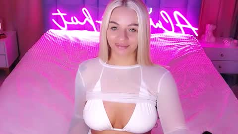 AlwaysHot online show from December 5, 2025, 3:04 am