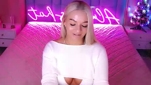 AlwaysHot online show from January 15, 2026, 2:16 am