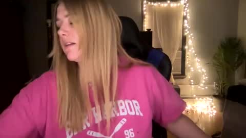 allyanalangel online show from February 19, 2025, 4:01 am