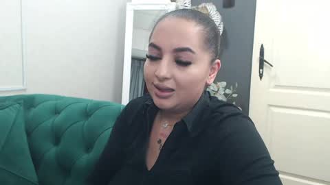         online show from April 29, 2026, 6:25 pm
