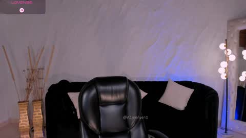Snapshot of allyjensen chatting on May 20, 2026, 10:21 am Alisson online show from May 20, 2026, 10:21 am