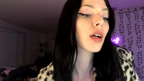 Snapshot of allyoursss1212 chatting on January 28, 2025, 9:19 am Ally Girl In Her Ally World online show from January 28, 2025, 9:19 am