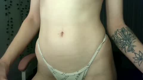 Snapshot of allyoursss1212 chatting on December 17, 2025, 4:18 am Ally Girl In Her Ally World online show from December 17, 2025, 4:18 am