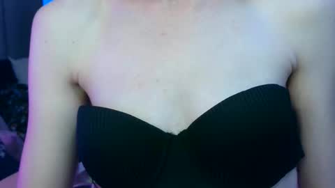 Snapshot of allyoursss1212 chatting on February 25, 2026, 7:07 am Ally Girl In Her Ally World online show from February 25, 2026, 7:07 am