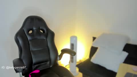 Snapshot of allysnow chatting on December 11, 2024, 1:06 pm Kelly online show from December 11, 2024, 1:06 pm