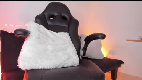 Snapshot of allysnow chatting on January 16, 2025, 3:24 pm Kelly online show from January 16, 2025, 3:24 pm