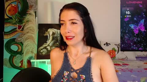 alma_art_ online show from December 19, 2024, 11:35 pm